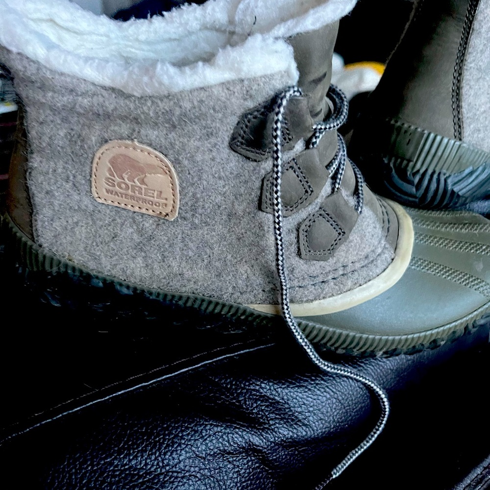 SOREL WATERPROOF Winter boots size 8